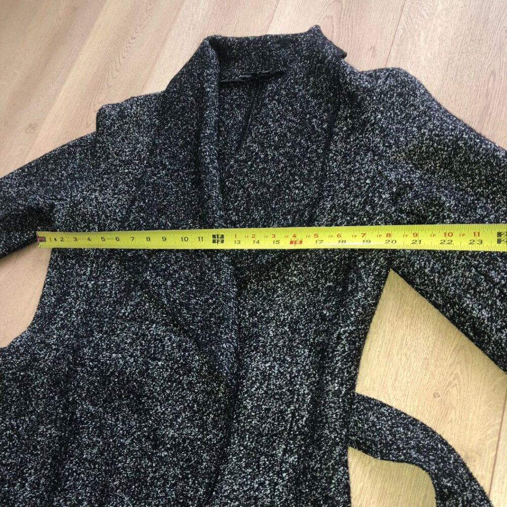 Like New - CHIC By Jacob Herringbone Belted Wrap Coat Size M - Picture 16 of 17